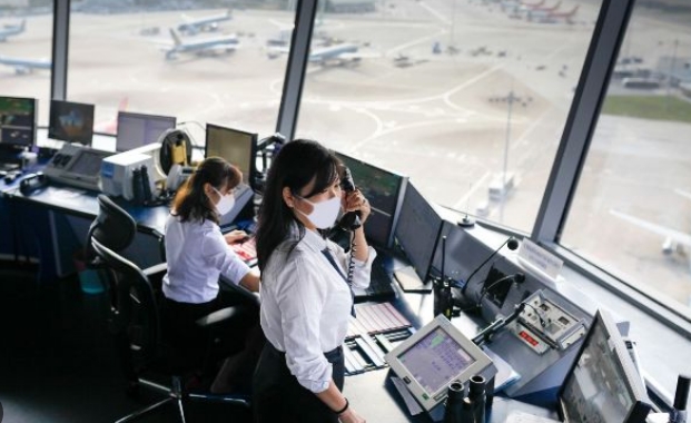 Các cách sử dụng công nghệ để tăng cường sự bảo vệ và an ninh trong lĩnh vực hàng không